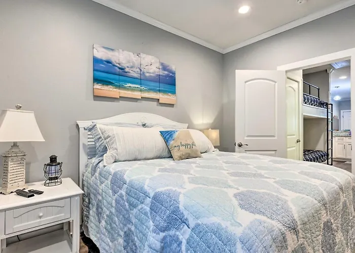 Dauphin Island Retreat 2 Blocks To Beach!