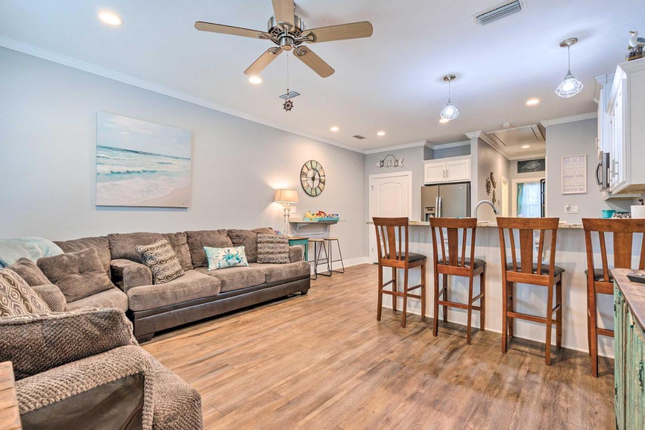 Apartment Retreat 2 Blocks To Beach! *